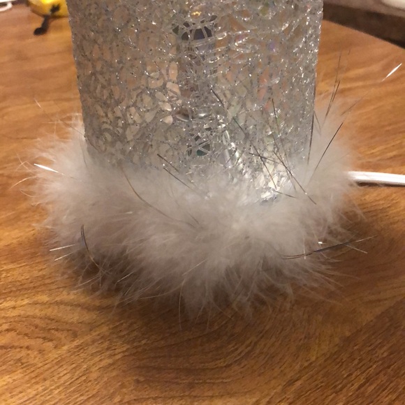 Pretty White Feathers Crackled Silver Table Top Plug in Lamp! - Picture 13 of 14